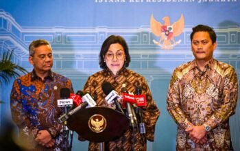 Presiden Prabowo Subianto Memimpin Rapat Bersama Jajaran Menteri Kabinet Merah Putih Bidang Perekonomian di Istana Merdeka