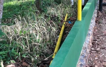Proyek PL Pagar Pembatas Lapangan Bola Unila Diduga Asal Jadi, Baru Seumur Jagung Sudah Rusak dan Patah