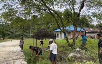 Satgas Pamtas Yonif 763/SBA Pos Subin Gelar Kegiatan Jumat Bersih Bersama Warga