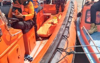 TNI AL Evakuasi Korban Laka Laut di Perairan Trans Jaya