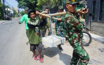 Berat Sama Dipikul, Ringan Sama Dijinjing, Begitu Semboyan Satgas TMMD Reguler Ke-125 Kodim 0735/Surakarta