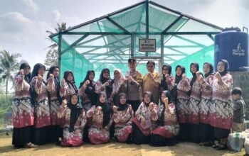 Dukung Program Ketahanan Pangan, Bhabinkamtibmas Polsek Gedong Tataan Kawal Penilaian Lomba KWT di Sungai Langka