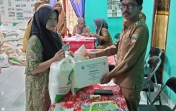 Pemerintah Pekon Batu Raja Kecamatan Pesisir Utara Bagikan Beras Kepada 97 KPM