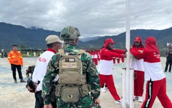 Satgas Yonif 700/WYC Latih Paskibraka Kabupaten Puncak, Semangat Merah Putih Berkobar di Tanah Papua