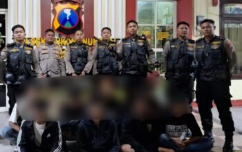 Patroli Jogoboyo Amankan 8 Pemuda Hendak Tawuran di Surabaya, Sejumlah Sajam Disita