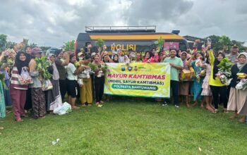Polresta Banyuwangi Edukasi Warga Sambil Berbagi Lewat Wayang Golek