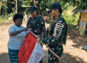 Sambut HUT RI ke-80, Satgas Yonif 763/SBA Bagikan Bendera Merah Putih di Wilayah Warga Binaan