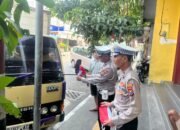 Satlantas Polres Kediri Kota Pasang dan Bagikan Bendera Merah Putih, Perkuat Semangat Cinta Tanah Air dan Persatuan Bangsa