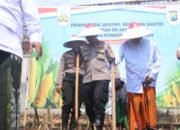 Dukung Swasembada Pangan,Polres Pasuruan Tanam Jagung Serentak Bersama Santri Ponpes Sabilunnajah