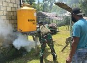 Satgas Yonif 131/Brajasakti Laksanakan Fogging di Kampung Wembi untuk Cegah Penyakit Malaria