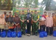 Kunjungi TMMD Reguler Ke-125 Kodim 0735/Surakarta, Ketua Tim Wasev Mabes TNI Berikan Bantuan Sembako Kepada Warga