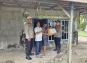 Bagikan Paket Sembako Dalam Rangka ProgramPolsek Tanjung Mutiara Polres AgamPeduli Masyarakat Miskin