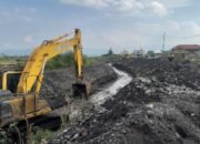 Pemkab Agam Keruk Sungai yang Dangkal Akibat Banjir Lahar Dingin Gunung Marapi