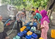 Polres Probolinggo dan BPBD Salurkan Air Bersih Untuk Warga Tegalsiwalan Dampak Kekeringan