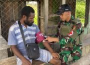 Satgas Yonif 131/Brajasakti Berikan Layanan Kesehatan Kepada Masyarakat Kalibom Perbatasan Papua