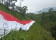 Bendera Raksasa Sepanjang 80 Meter Dikibarkan di Kaki Merapi