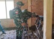 Gotong Royong Satgas Yonif 521/DY Pos Kurima Bersama Masyarakat Kampung Seima Membangun Gereja