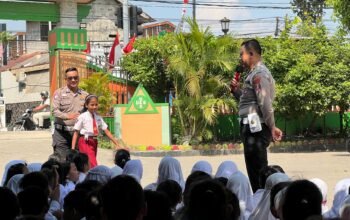 Polantas Menyapa Upaya Humanis Satlantas Polres Kediri Edukasi Keselamatan Lalu Lintas Siswa SDN Sukorejo 1
