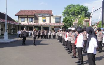 Propam Polres Kediri Kota Tegakkan Disiplin Personil Polwan Dalam Apel Peringatan Hari Jadi Polwan ke-77, “Polri Untuk Masyarakat”