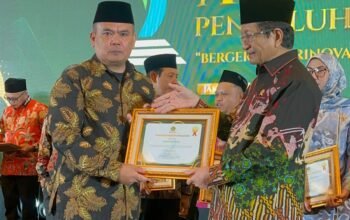 Perhatikan Penyuluh Agama, Bupati Kang DS Raih Penghargaan Dari Menteri Agama