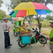 Satlantas Polres Kediri Kota Sampaikan Himbauan Kamseltibcarlantas di Gor Jayabaya