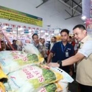 Gerakan Pangan Murah, Polda Jatim Gandeng Bulog Salurkan 2 Ton Beras Rp 11 ribu