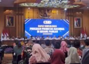 “Gubernur Jatim Tekankan Pentingnya Keterlibatan Bupati dan Wali Kota dalam Distribusi Beras Medium SPHP”