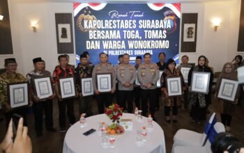 Kapolrestabes Surabaya Beri Penghargaan Atas Peran Aktif Jaga Kamtibmas
