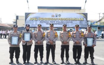 Kapolres Kediri Beri Penghargaan 29 Personel Berprestasi