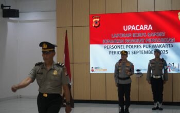 Personel Polres Purwakarta Terima Kenaikan Pangkat Jelang Pensiun Sebagai Penghargaan Dedikasi