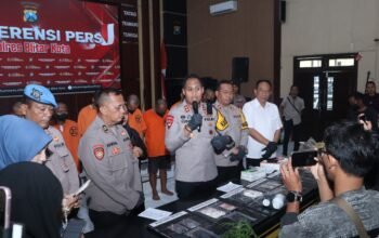 Operasi Tumpas Narkoba Polres Blitar Kota Amankan 9 Tersangka 1 Diantaranya Pemilik Lahan Ganja