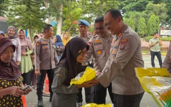 Polres Langkat Gelar Gerakan Pangan Murah, Sediakan 1.200 Karung Beras SPHP Untuk Masyarakat