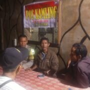 Bhabinkamtibmas Polsek Besitang Jalin Dialog dan Cek Pos Kamling di Desa Bukit Mas
