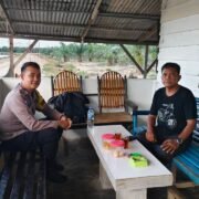 Dekat Dengan Warga, Bripka Rico Surya Ardana D Laksanakan Sambang Desa di Serang Jaya Hilir