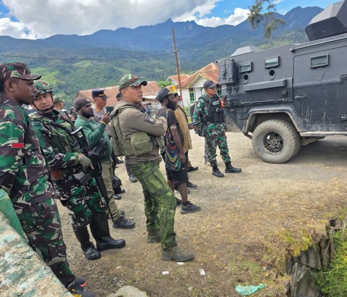Menjelang HUT TNI ke-80, Koramil Sinak dan Satgas Yonif 142 Gelar Patroli Keamanan