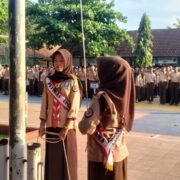 Polisi di Purwakarta Ajak Pelajar Jauhi Kenakalan Remaja sebagai Pembina Upacara