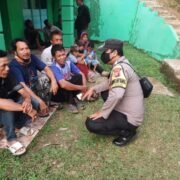 Polisi di Purwakarta Dukung Program Ketahanan Pangan Dengan Ajak Warga Manfaatkan Lahan Untuk Menanam