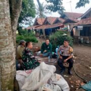 Dengar Keluhan Masyarakat, Babinsa Dan Bhabinkamtibmas Polsek Plered Gelar Jumat Curhat