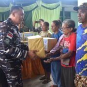 Anggota Lanal Nabire Ikut Sukseskan Donor Darah dan Bakti Sosial HUT TNI ke-80