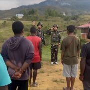 Bangun Karakter Pemuda, Satgas Yonif 521/DY Gelar Latihan PBB di Wamena