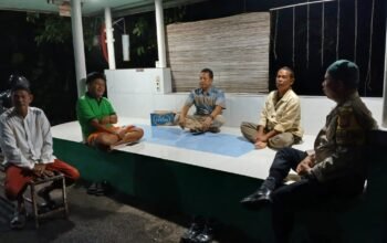 Bhabinkamtibmas Polsek Purwakarta Kota Sambangi Pos Ronda, Sampaikan Bahaya Judi Online