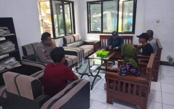 Sambang Tokoh Masyarakat, Polsek Plered Sampaikan Bahaya Judi Online dan Himbauan Kamtibmas.