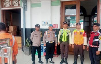 Polres Purwakarta Lakukan Penyekatan Dan Monitoring Massa di Stasiun Kereta Api Untuk Antisipasi Aksi Unjuk Rasa ke Jakarta