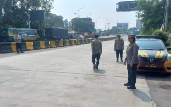 Polres Purwakarta Perketat Pengamanan di Stasiun Kereta Api dan Gerbang Tol Untuk Antisipasi Aksi Unjuk Rasa ke Jakarta
