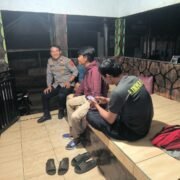 Polsek Plered Sambangi Pos Ronda, Ingatkan Masyarakat Soal Bahaya Narkoba dan Judi Online Untuk Jaga Kamtibmas