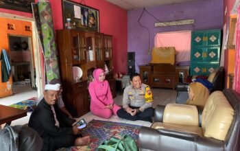 Polri Peduli, Polsek Kiarapedes Salurkan Bantuan kepada Keluarga Tidak Mampu di Purwakarta