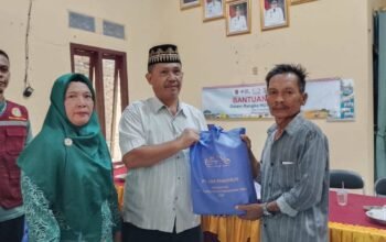 Camat Karya Penggawa Hadiri Penyerahan Bantuan Beras Untuk Korban Banjir Pekon Laay Dalam Rangka HUT PMI ke-80