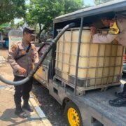 Polsek Winongan Salurkan 2.000 Liter Air Bersih ke Warga Sumberjo