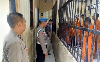 Pastikan Kondisi Tahanan, Personel Polres Purwakarta Rutin Lakukan Pengecekan Rutan