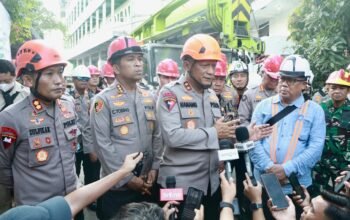 Kapolda Jatim Tinjau Evakuasi Korban Robohnya Bangunan Ponpes Al Khoziny di Sidoarjo